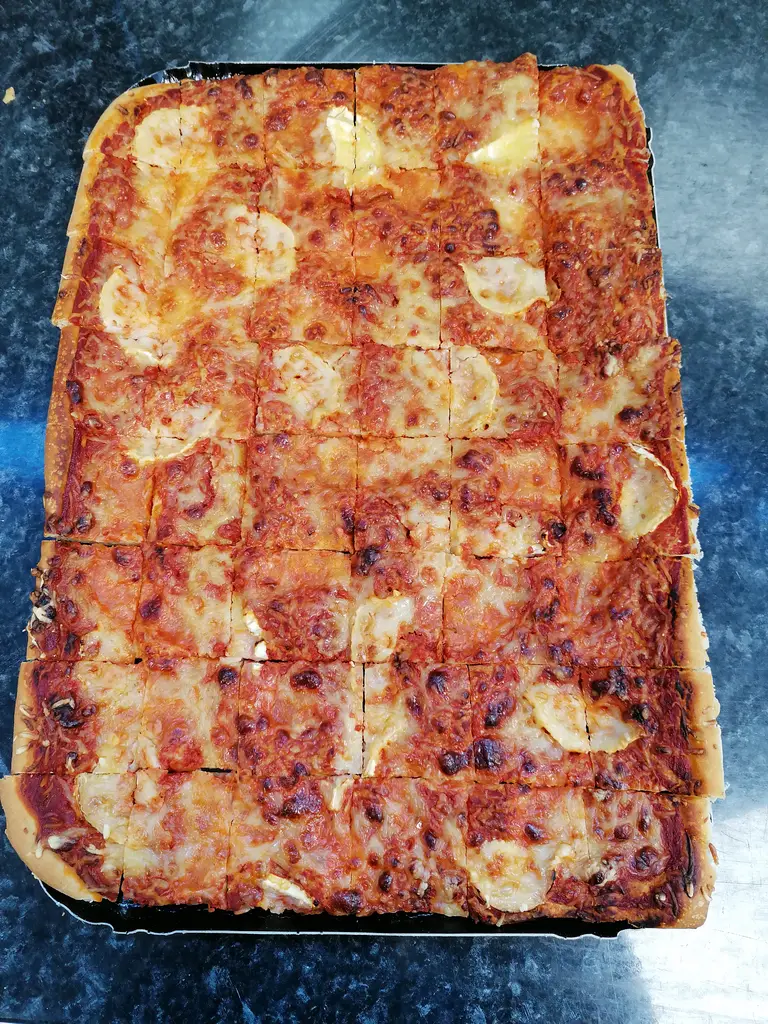 Plaque de pizza fromage